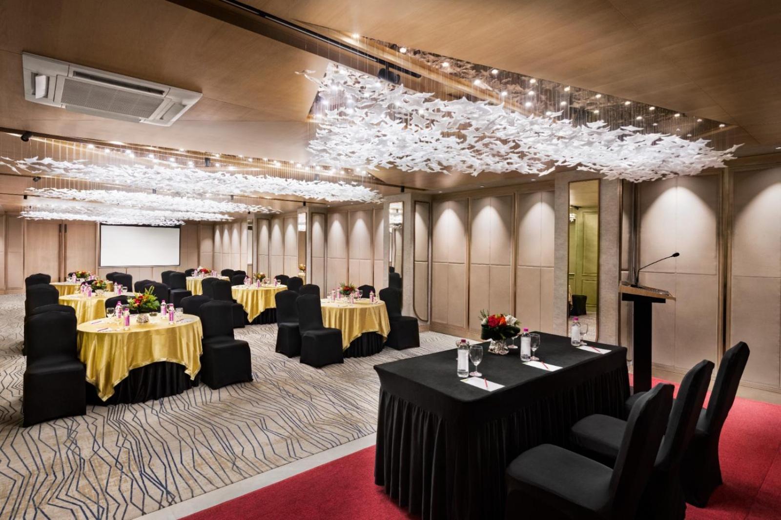 Ramada Encore By Wyndham Siliguri Sevoke Road Zewnętrze zdjęcie
